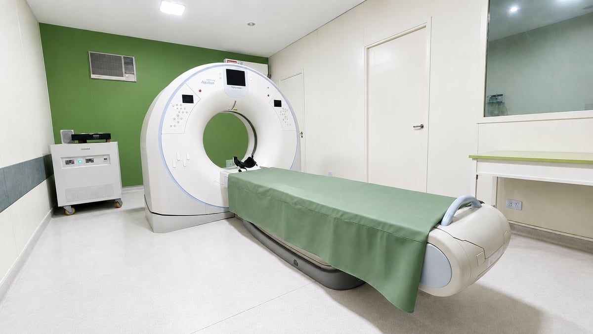 Tomógrafo Aquilion de última generación en la sala de diagnóstico por imágenes del sanatorio Grupo Primordial
